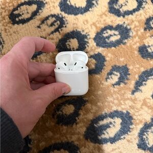 Apple White Wireless Earbuds with Case